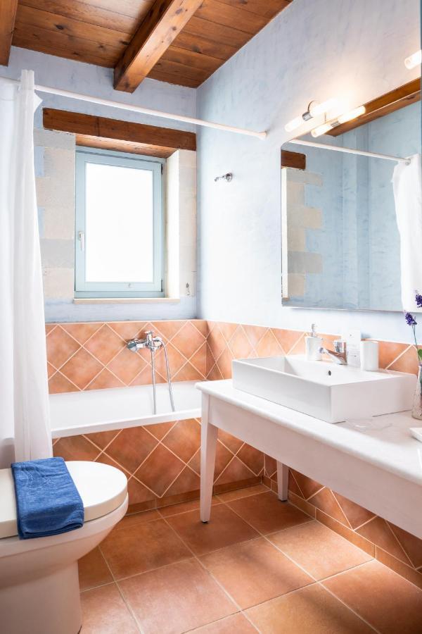Beachfront Villa Turquoise With Private Pool, Bbq And Ping Pong Table Chania  Luaran gambar