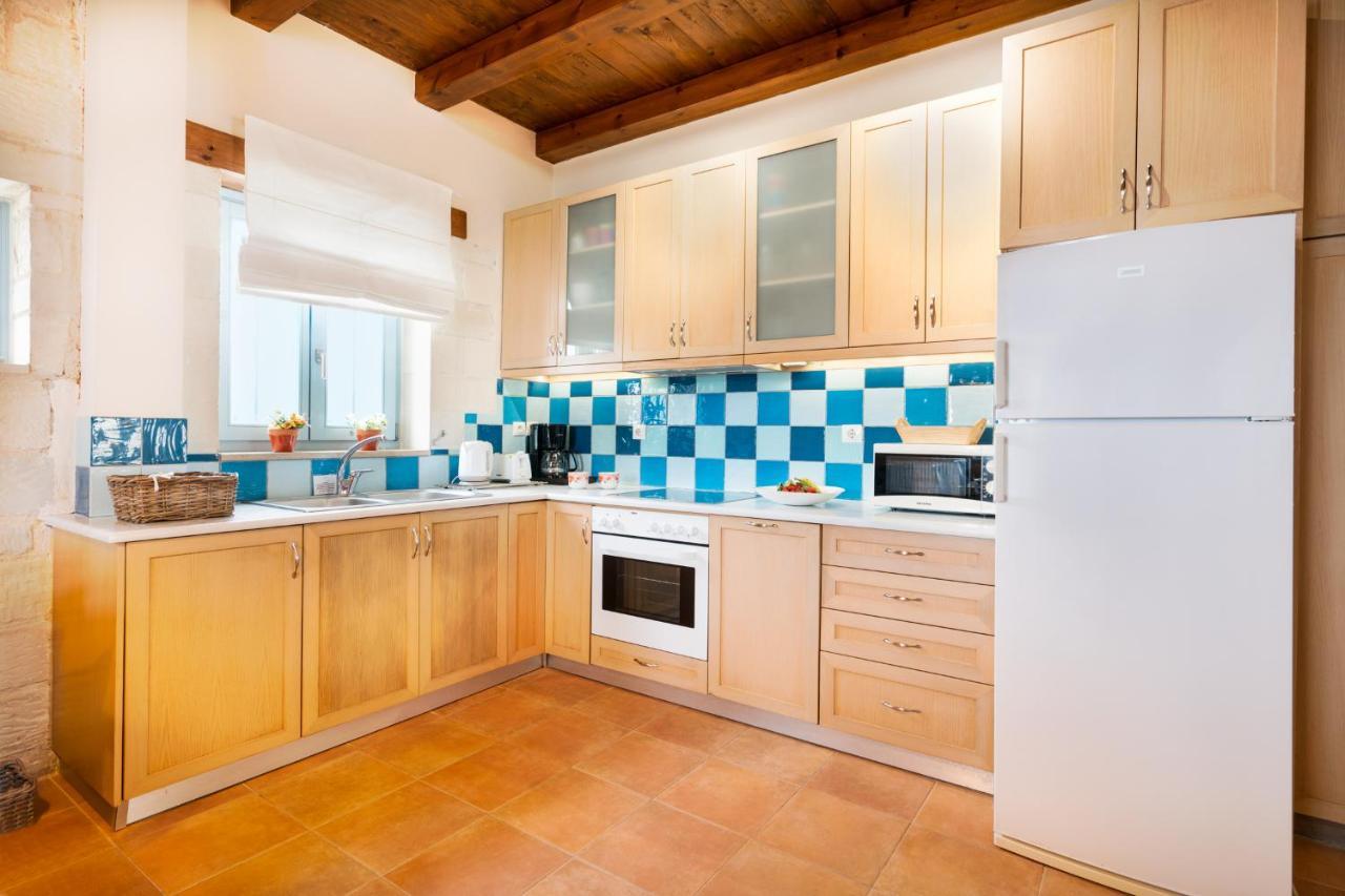 Beachfront Villa Turquoise With Private Pool, Bbq And Ping Pong Table Chania  Luaran gambar
