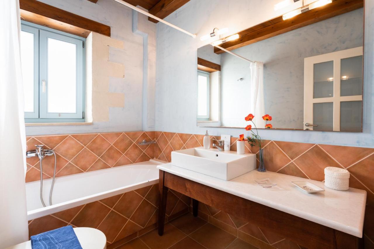 Beachfront Villa Turquoise With Private Pool, Bbq And Ping Pong Table Chania  Luaran gambar