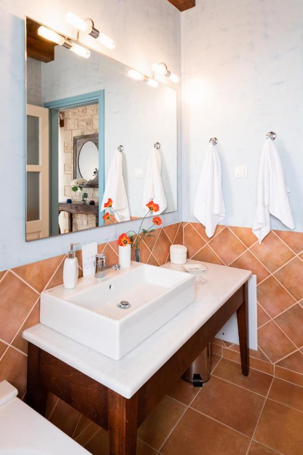 Beachfront Villa Turquoise With Private Pool, Bbq And Ping Pong Table Chania  Luaran gambar